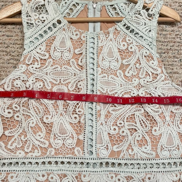 Lulu’s lace dress - Picture 6 of 12